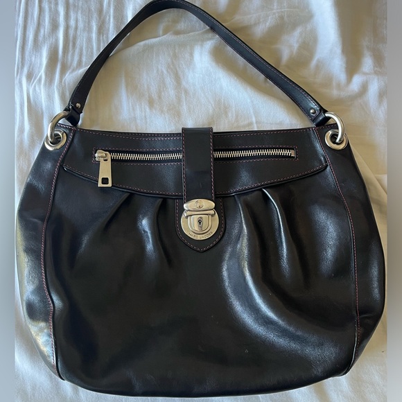 Marc Jacobs Handbags - Marc Jacobs Leather Shoulder Bag